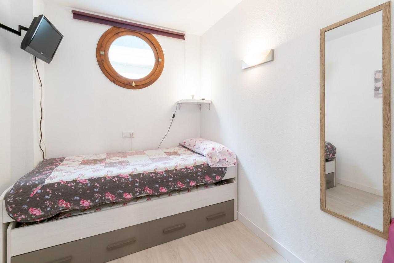 Apartamento Con Terraza Y Vista Piscina Apartment *