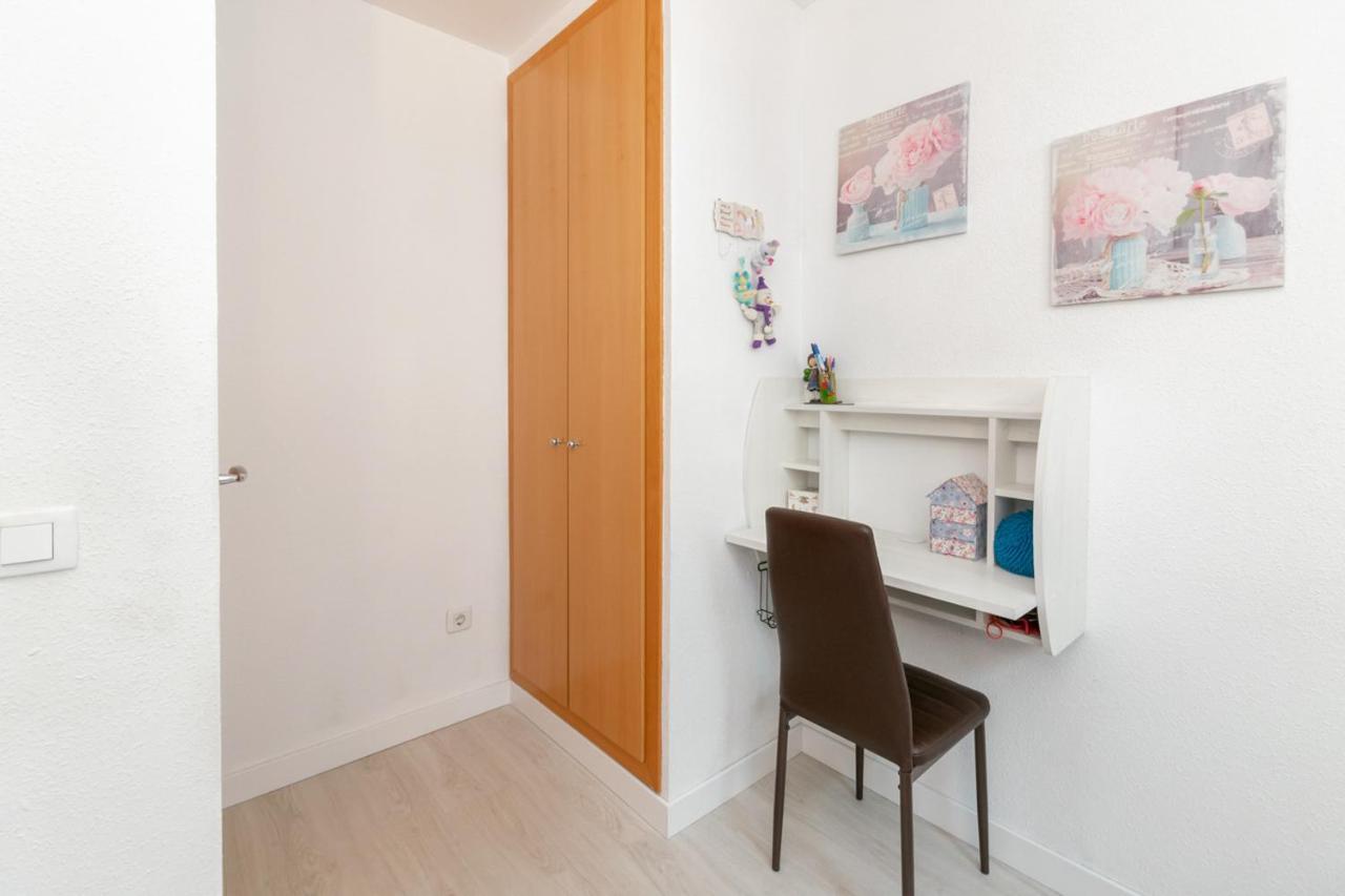 Apartamento Con Terraza Y Vista Piscina Apartment *