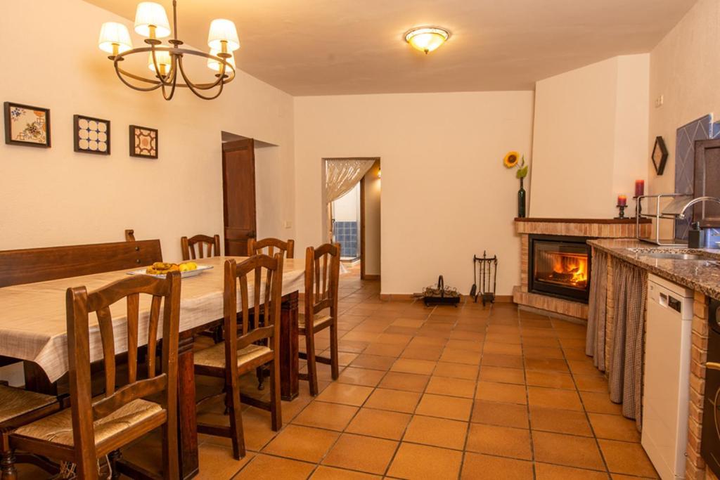 Country house En Con Piscina Rupia
