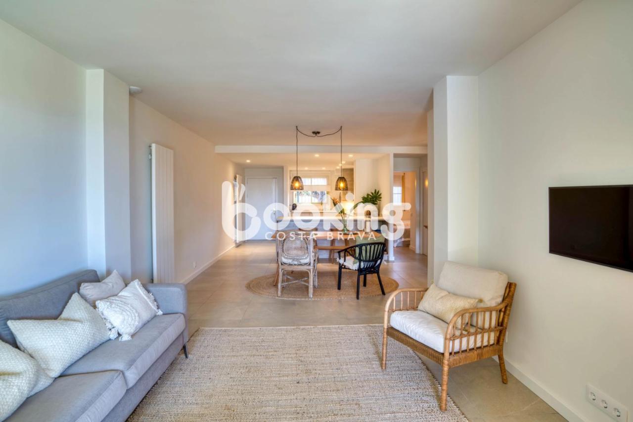 Velas I: Beachfront With Sea Views And Pool Access Apartment *