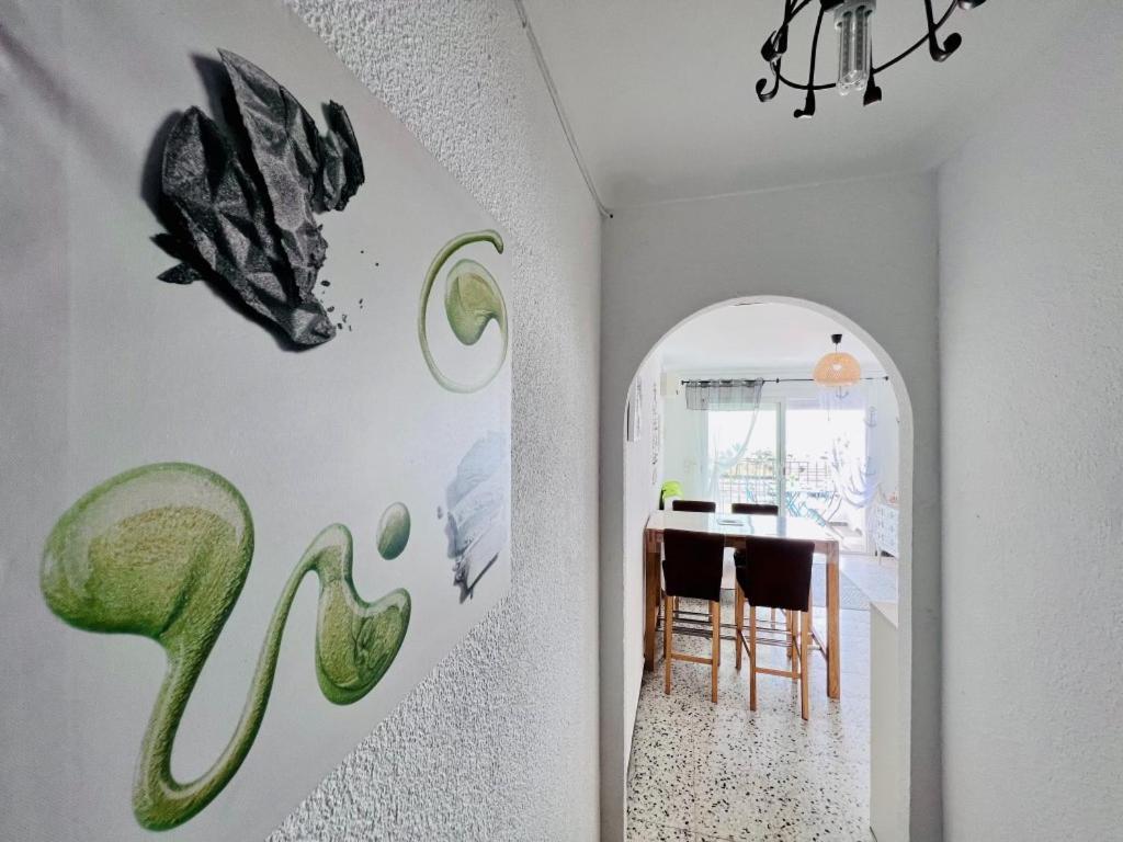 Apartamento Sylvia 4a - Estudio En Primera Línea De Mar - Céntrico - Terraza Vista Mar - Playa - Wifi Ampuriabrava