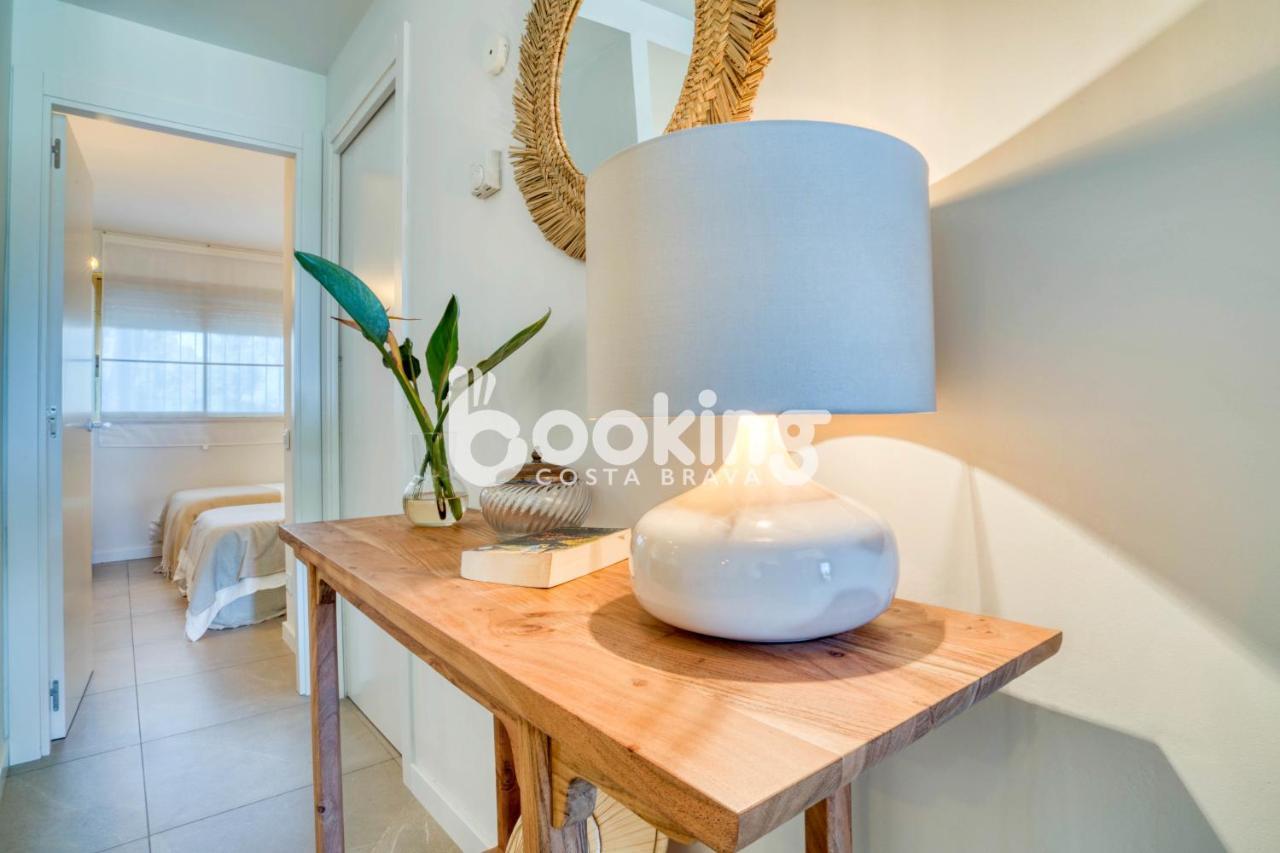 Velas I: Beachfront With Sea Views And Pool Access