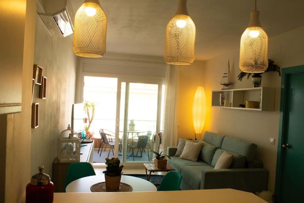 Apartamento Alegre Apto Con Piscina, A 300m De La Playa.