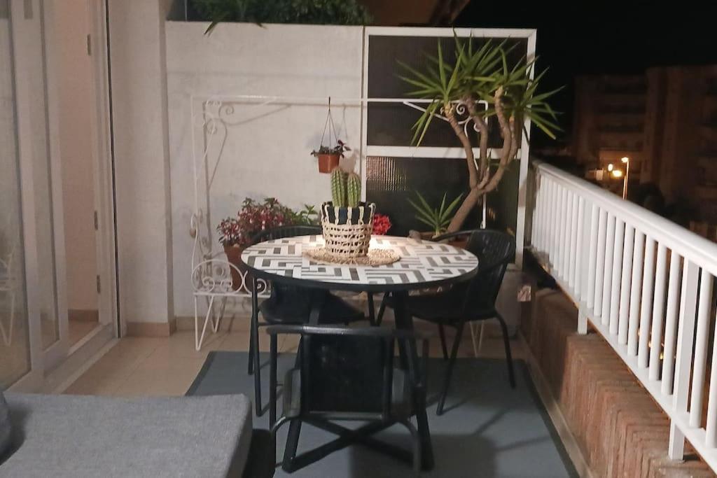 Alegre Apto Con Piscina, A 300m De La Playa. Apartamento *