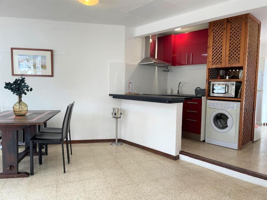 Des Puig - With Sea Views Apartment Cadaques