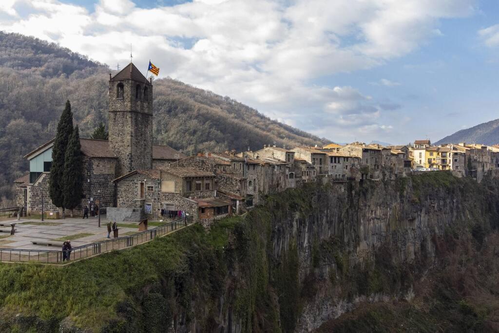 Mosqueroles Casa En Castellfollit De La Roca Сasa de vacaciones *