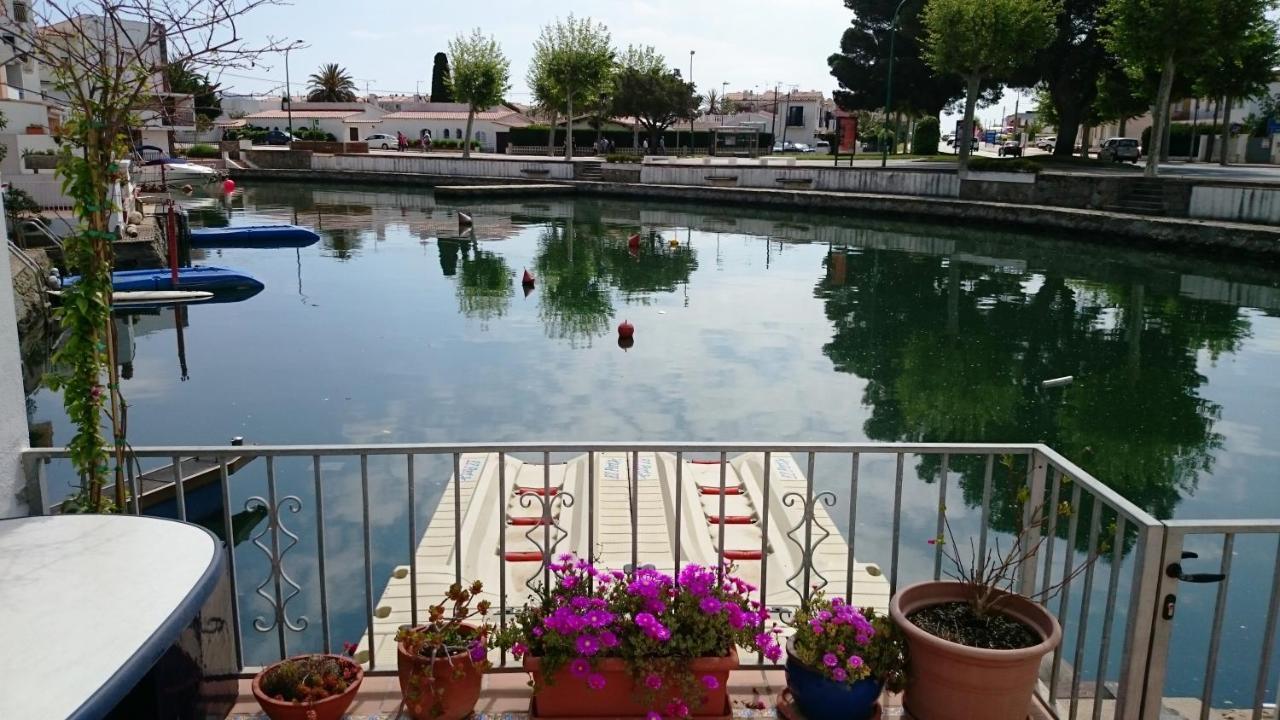 Port Petit Casa Al Canal * Empuriabrava