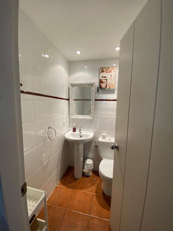 Centrica Con Aire Acondicionado Bano Privado Nevera Habitación en casa particular Cadaqués