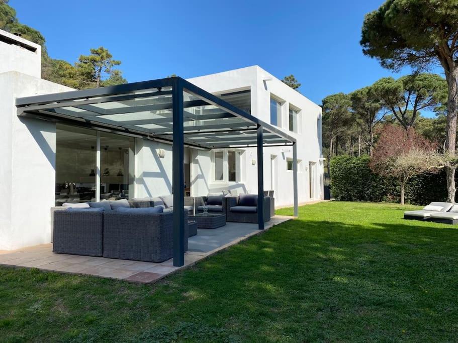 Casa Y Loft Minimalista, Jardin Y Parking Privado Girona