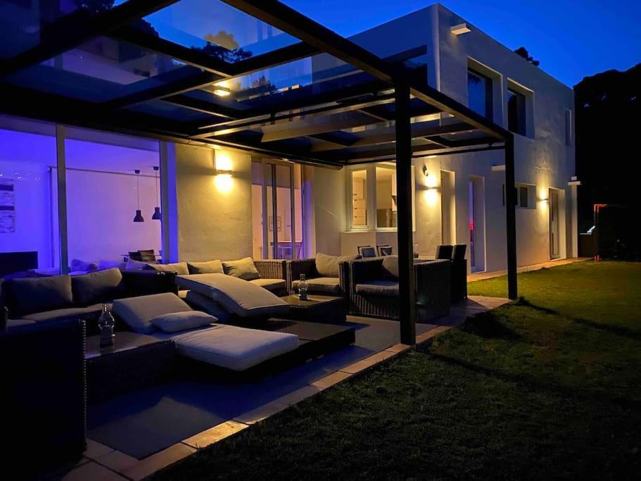Casa Y Loft Minimalista, Jardin Y Parking Privado Girona