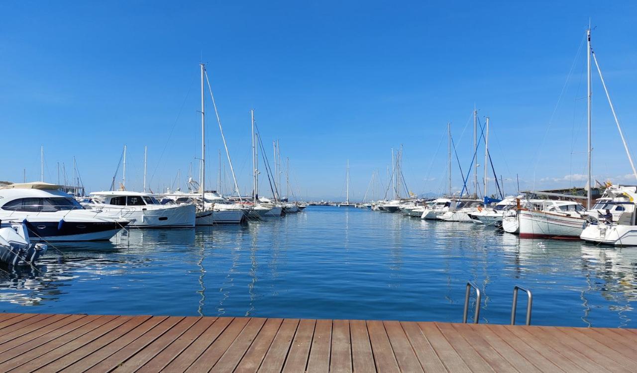 Apartment En El Mar Roses