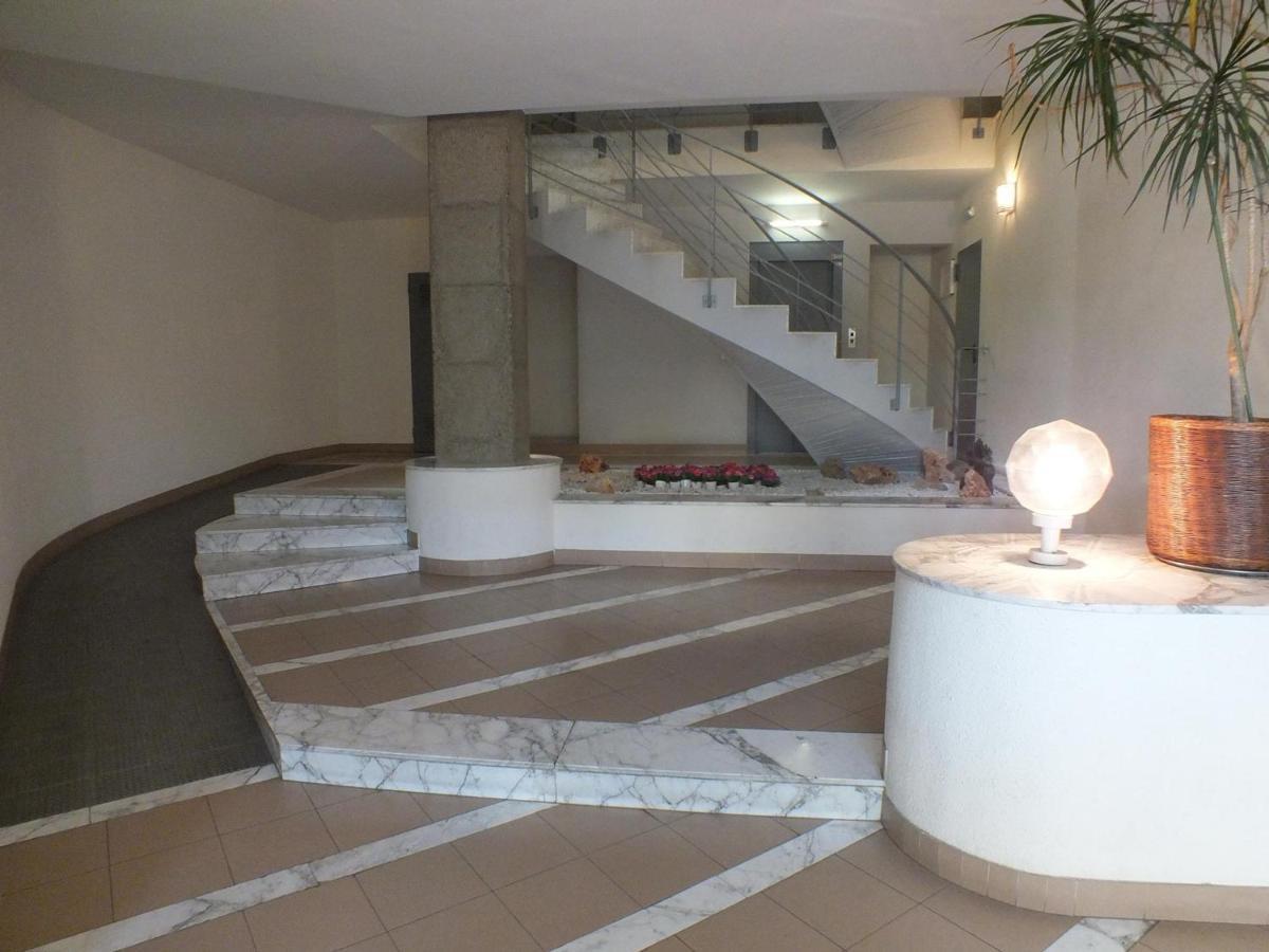 Apartamento Bonito De 2 En Con Estacionamiento, Aire Acondicionado, Cerca Del Centro Y De La Playa - Es-204-46