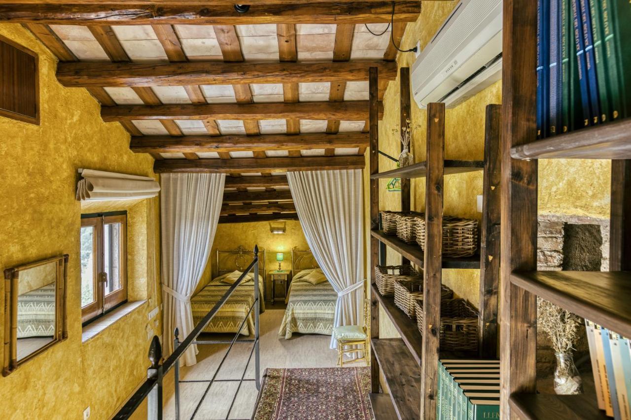 Country house Masia Grande Rural Gat Vell Llampaies