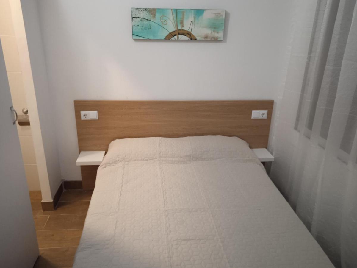 Economica Con Bano Privado En Pleno Centro De Figueres Guest house