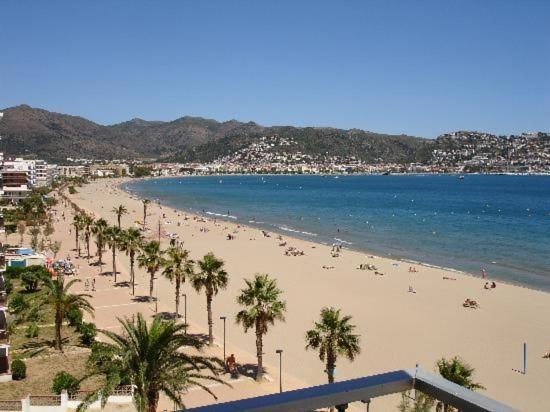 Apartamento Playa La Perola Rosas
