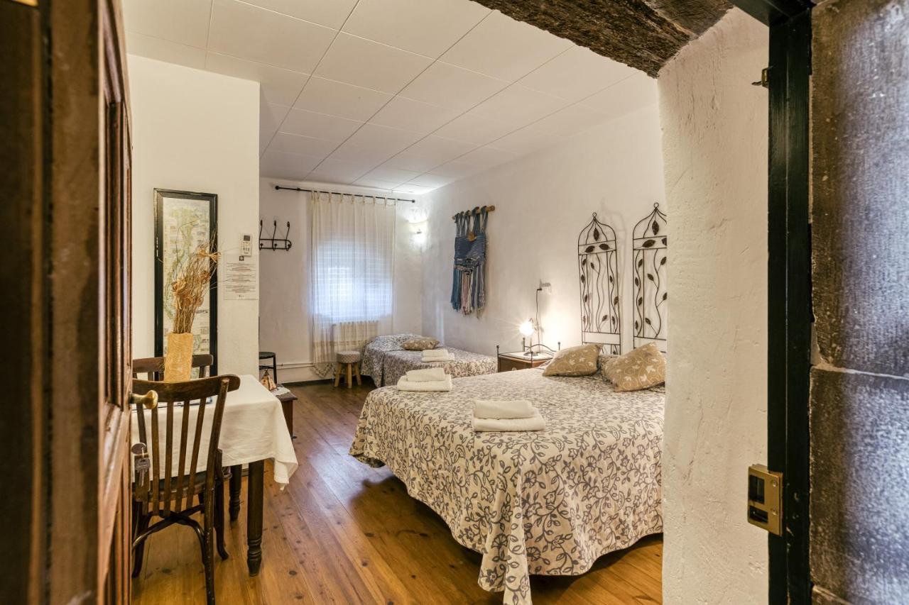 Masia Grande Rural Gat Vell Country house Llampaies
