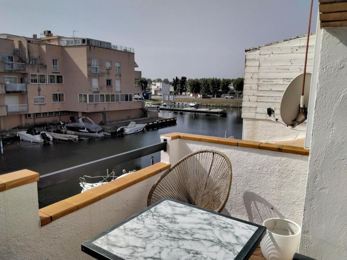 Sur Les Canaux Apartment *