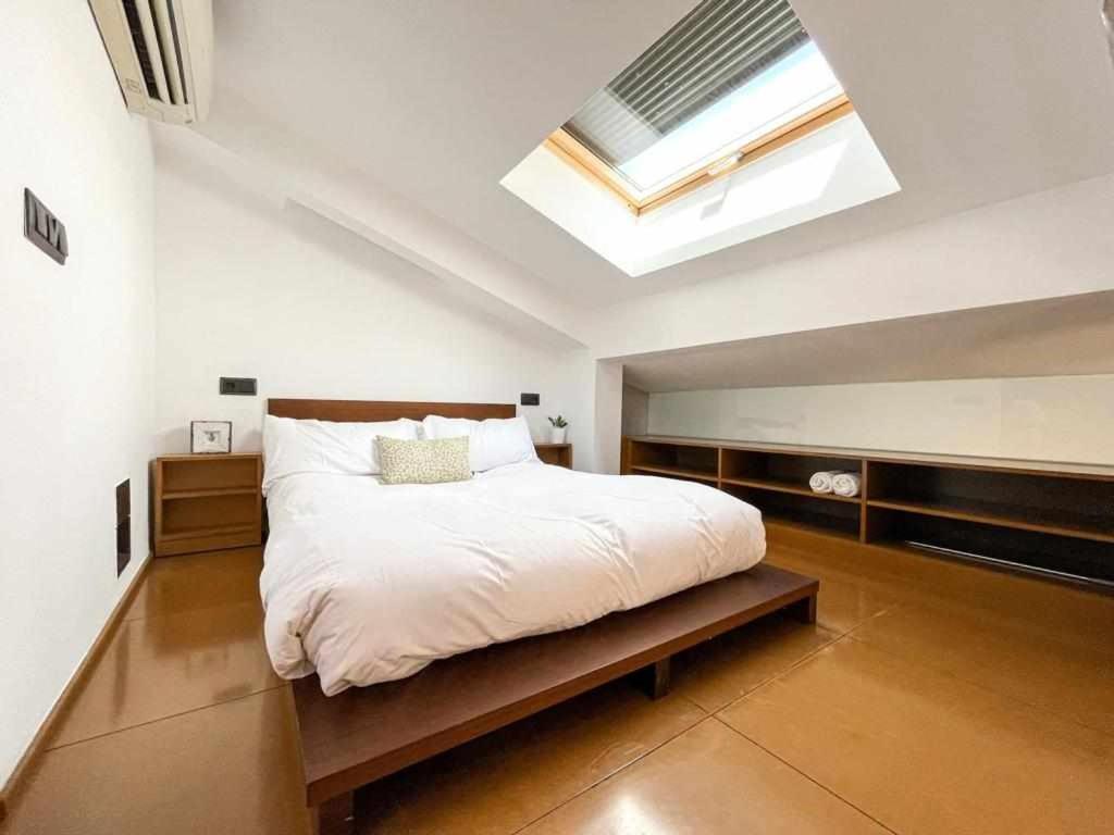 Apartment Loft Cort Reial Atico In The Heart Of The Old Town