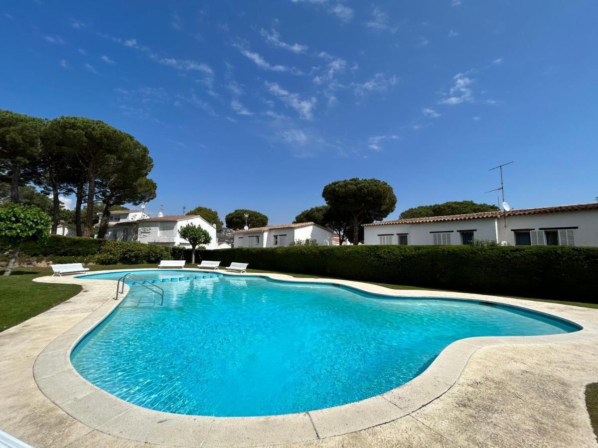 Casa Con Jardin Y Piscina Comunitaria *