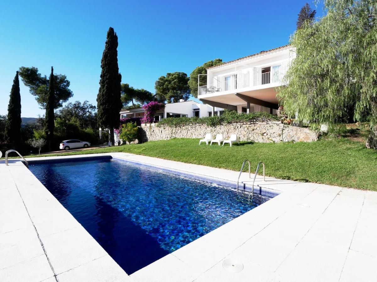 Cala Castell Suites Pensión