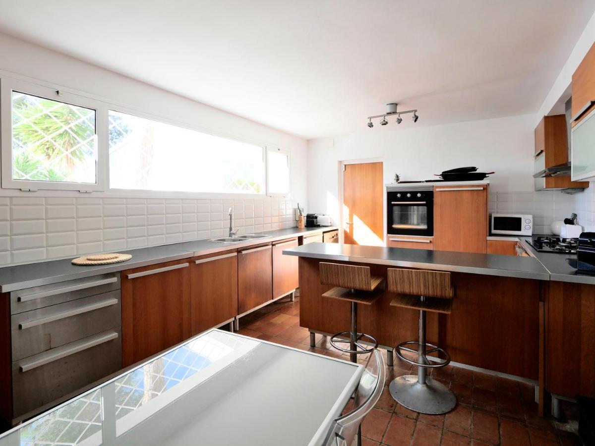 Pensión Cala Castell Suites Vall-Llobrega