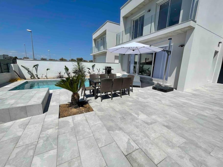 Belle Contemporaine Piscine Privee