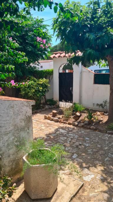 Xalet Azul, Your Secret Garden In L' Escala