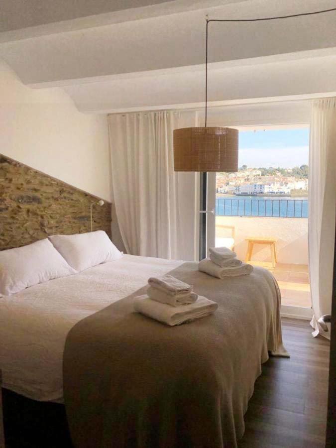 Beachfront Penthouse With Sea Views In Apartment Cadaques