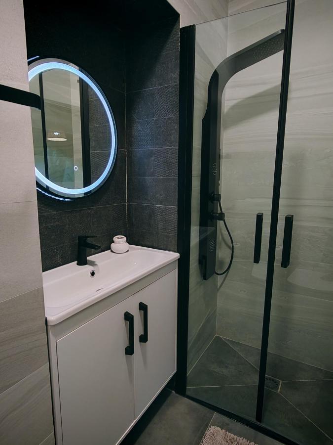 Art Flat In Center 160m To Sea Apartment