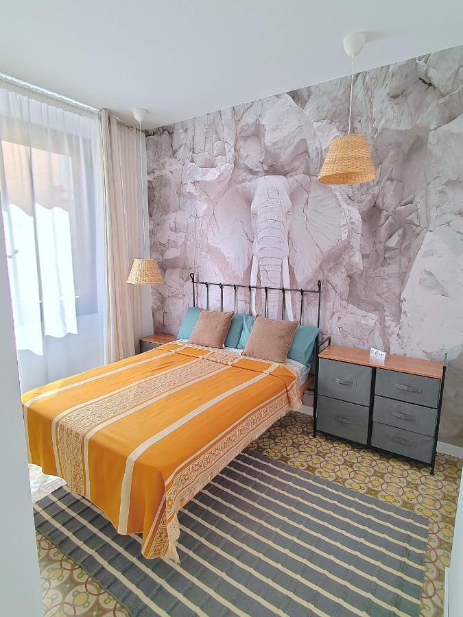 Apartment Art Flat In Center 160m To Sea