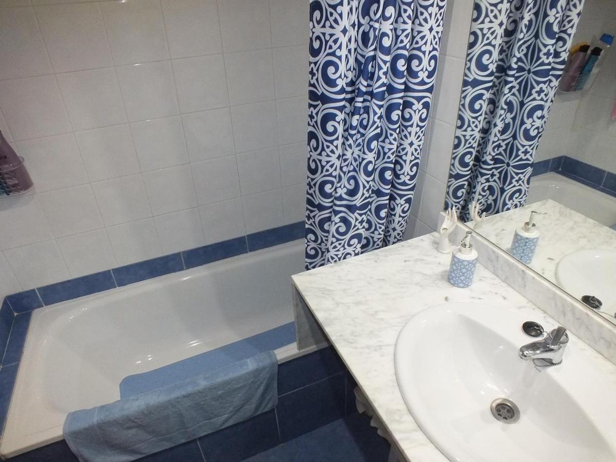 Con Piscina Comunitaria Y Parking En Roses, Cerca De Playa Y Actividades - Es-204-15 Apartamento Rosas