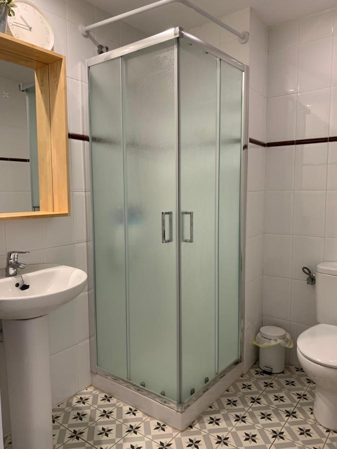 Centrica Con Aire Acondicionado Bano Privado Nevera Habitación en casa particular