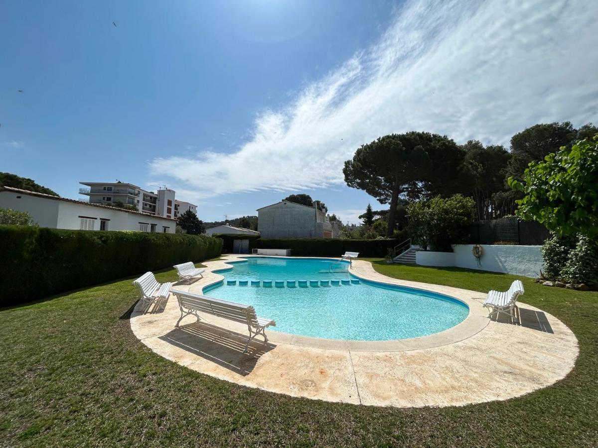 Casa Con Jardin Y Piscina Comunitaria Apartamento