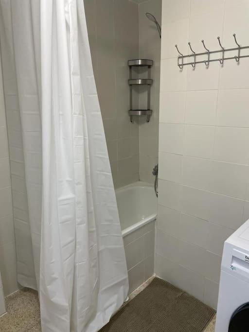 Piso Amable Con Piscina Cerca De Mar Apartment *