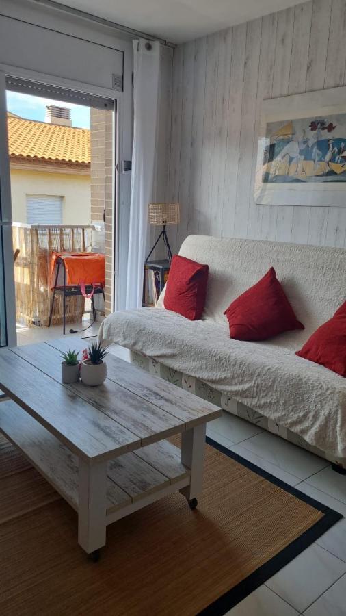 Lovely One Bedroom With Balcony Apartment *