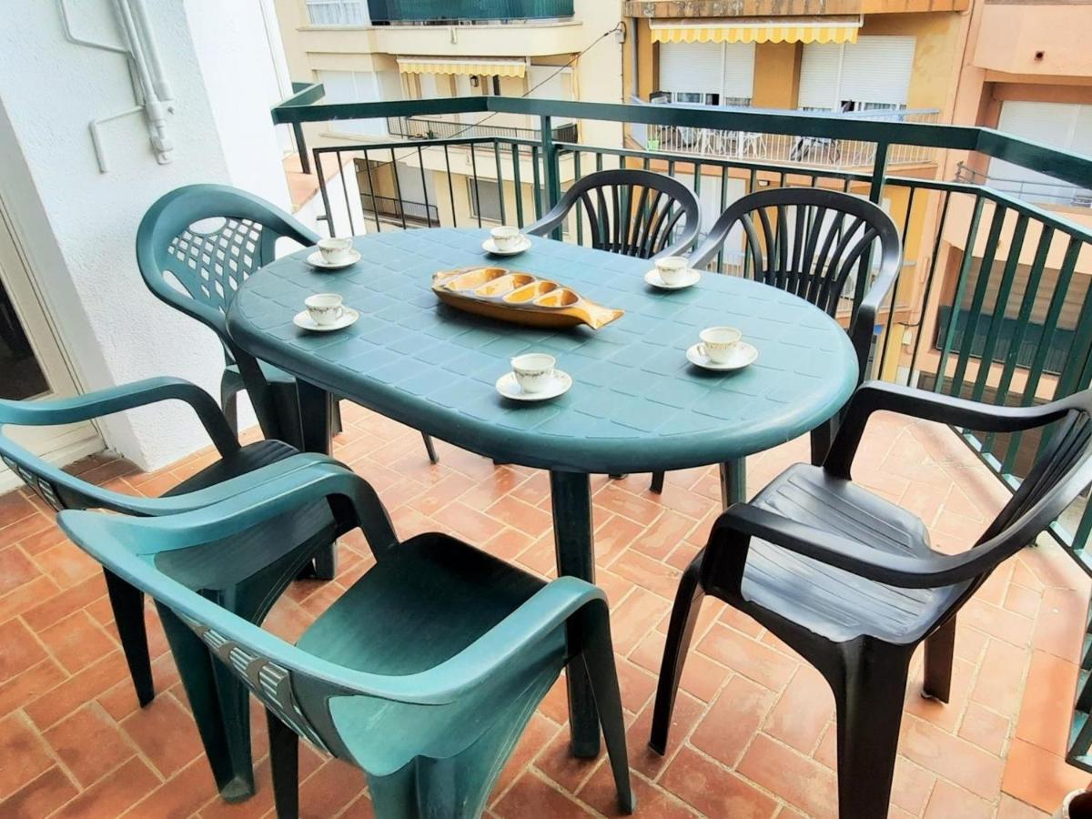 En Primera Linea De Playa Con Terraza Y 3 En - Es-170-71 Apartamento Llançà