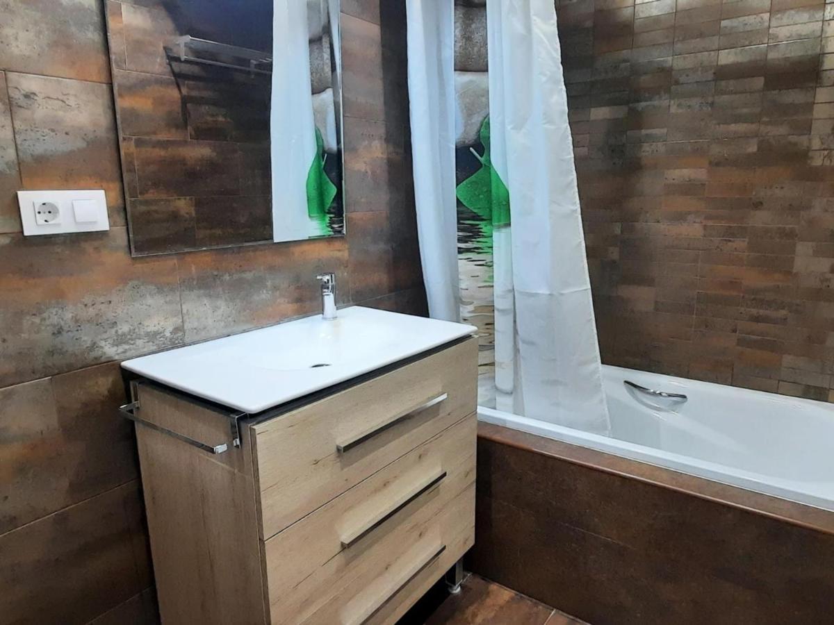 De 3 Con Terraza, Piscina, Parking Y Aire Acondicionado En - Es-170-54 Apartment *