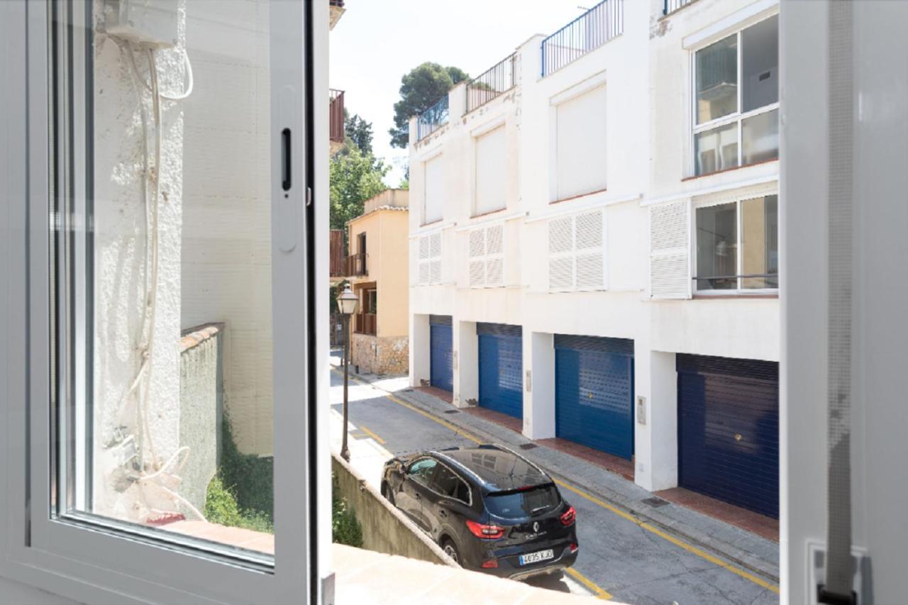 Flat Near The And Center Of 