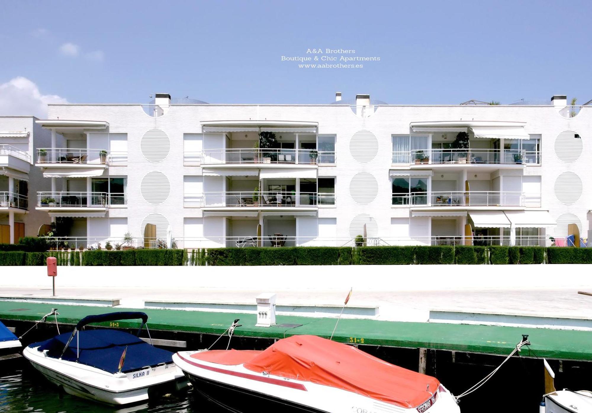 A&A Brothers Boutique -Marina Port D'Aro- * S'Agaró