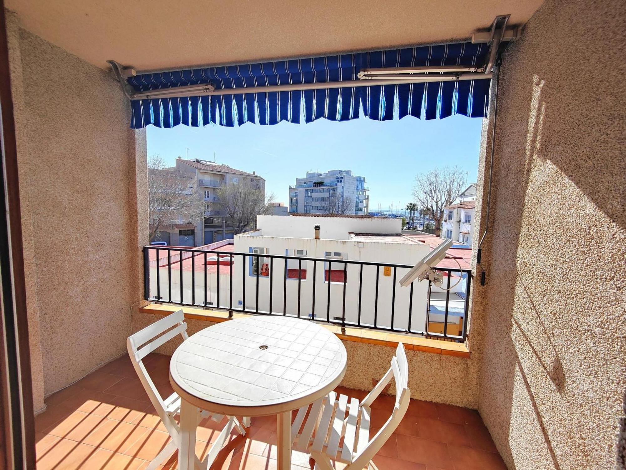 1027 9 1-3, Zona Del Puerto Deportivo, Cercano A La Gran Playa De Roses. Pequena Vista. - Es-258-40 *