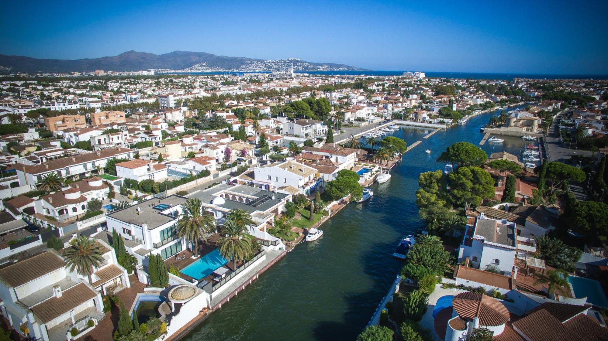 Leon Inmo Casa Nagore - 10074 Holiday home Empuriabrava