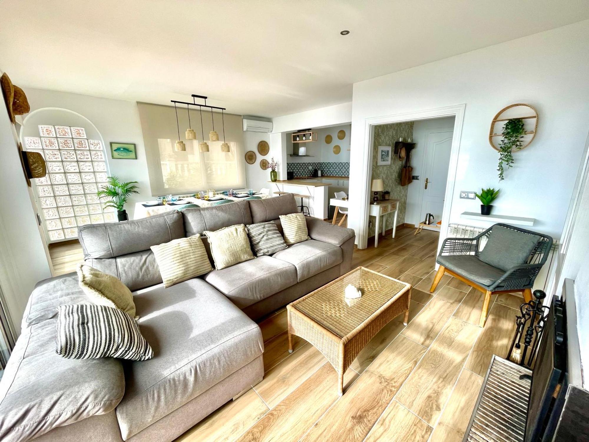 Seahomes Vacations, La Casa Blue Mediterranean Lifestyle Villa *