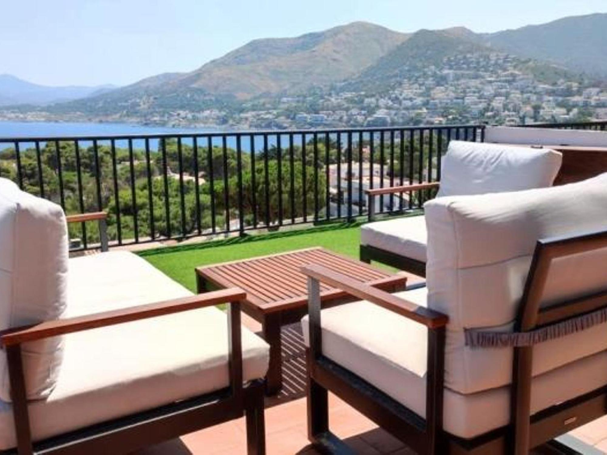 Con Terraza Panoramica Cerca De La Playa En - Es-170-87 * Llançà