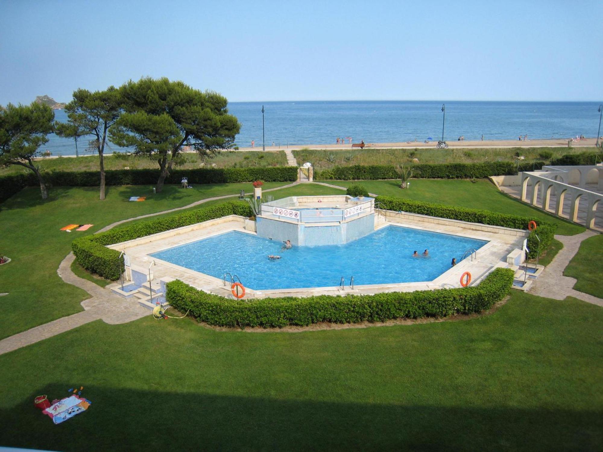 Acogedor En La Playa Con Acceso Directo Al Mar Y Piscina En - Es-323-22 * L'Estartit