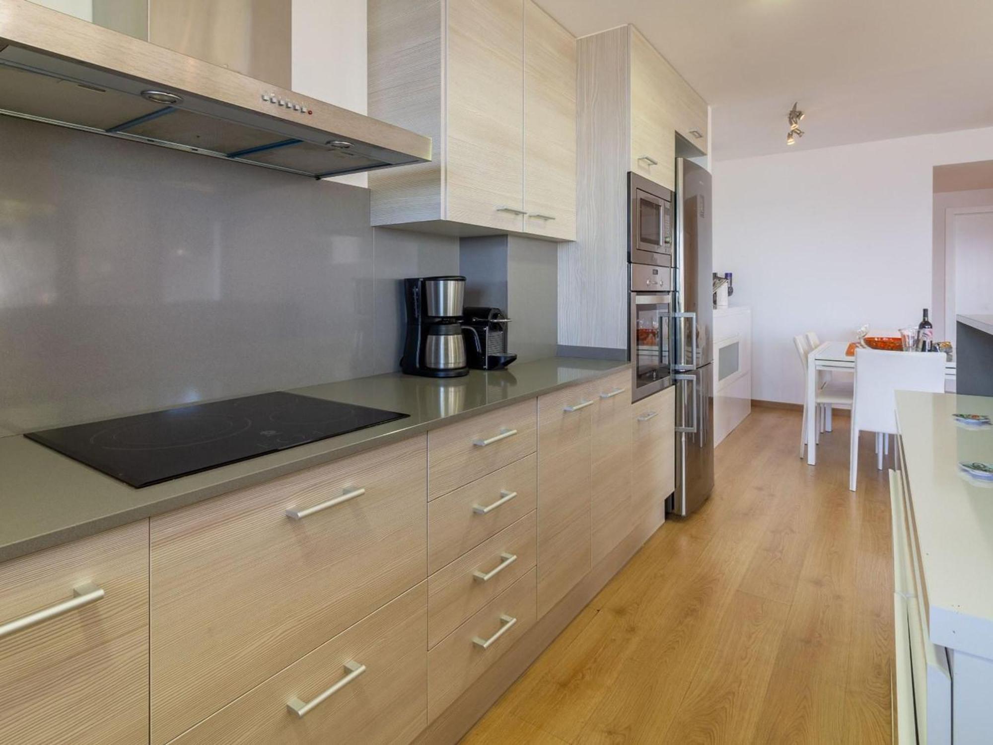 Apartamento De Lujo Frente Al Mar En Playa De La Tonyines, 3 Habitaciones, Terraza, Garaje Y Mas - Es-228-127