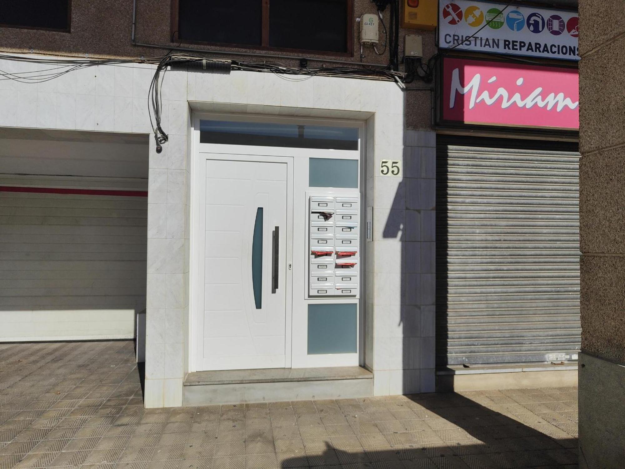 1027 9 1-3, Zona Del Puerto Deportivo, Cercano A La Gran Playa De Roses. Pequena Vista. - Es-258-40 Apartamento *