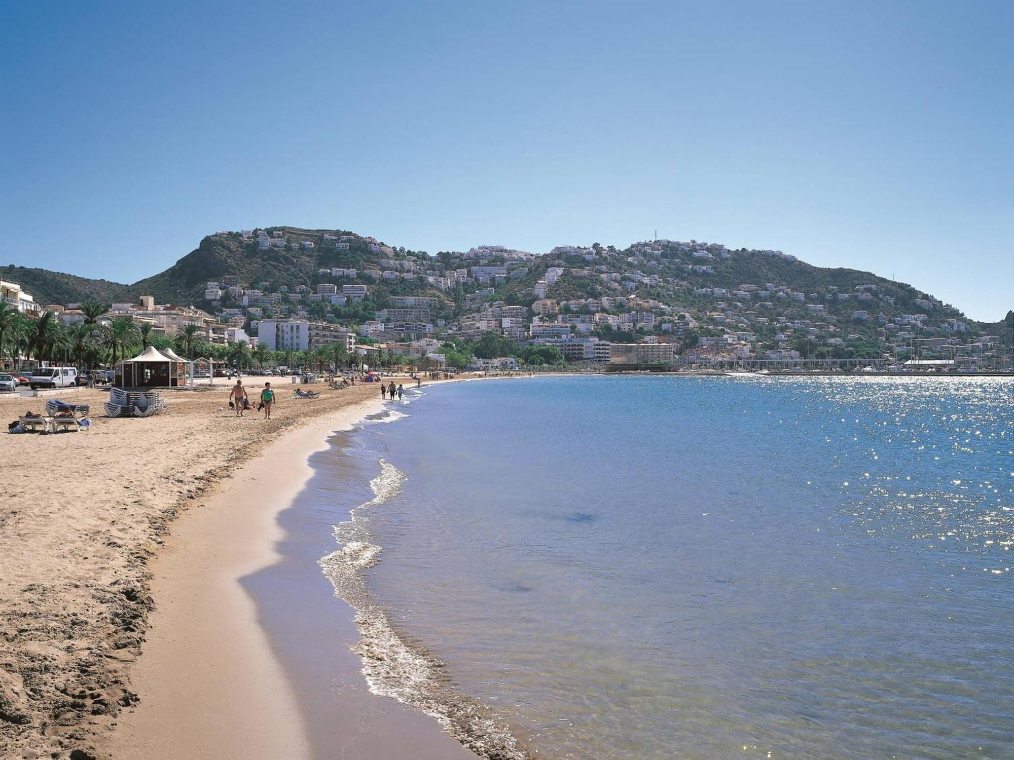 1027 9 1-3, Zona Del Puerto Deportivo, Cercano A La Gran Playa De Roses. Pequena Vista. - Es-258-40 Apartamento