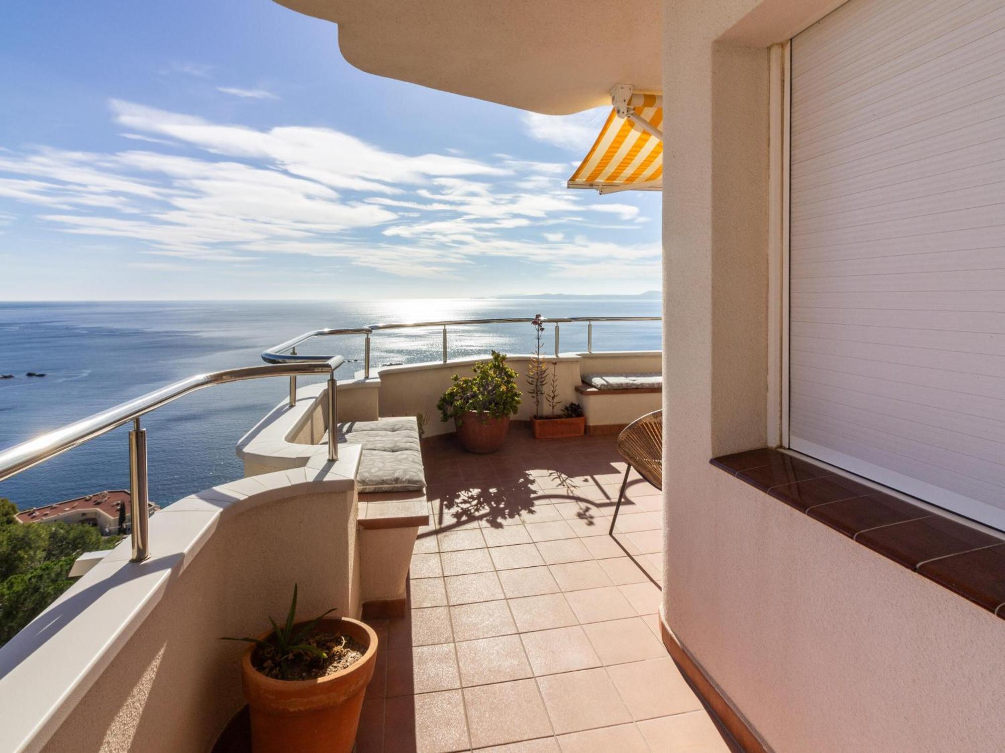 Joan Margarit 2-b -vista Excepcional Del Mediterraneo Con Piscina Comunitaria. - Es-228-159 Rosas