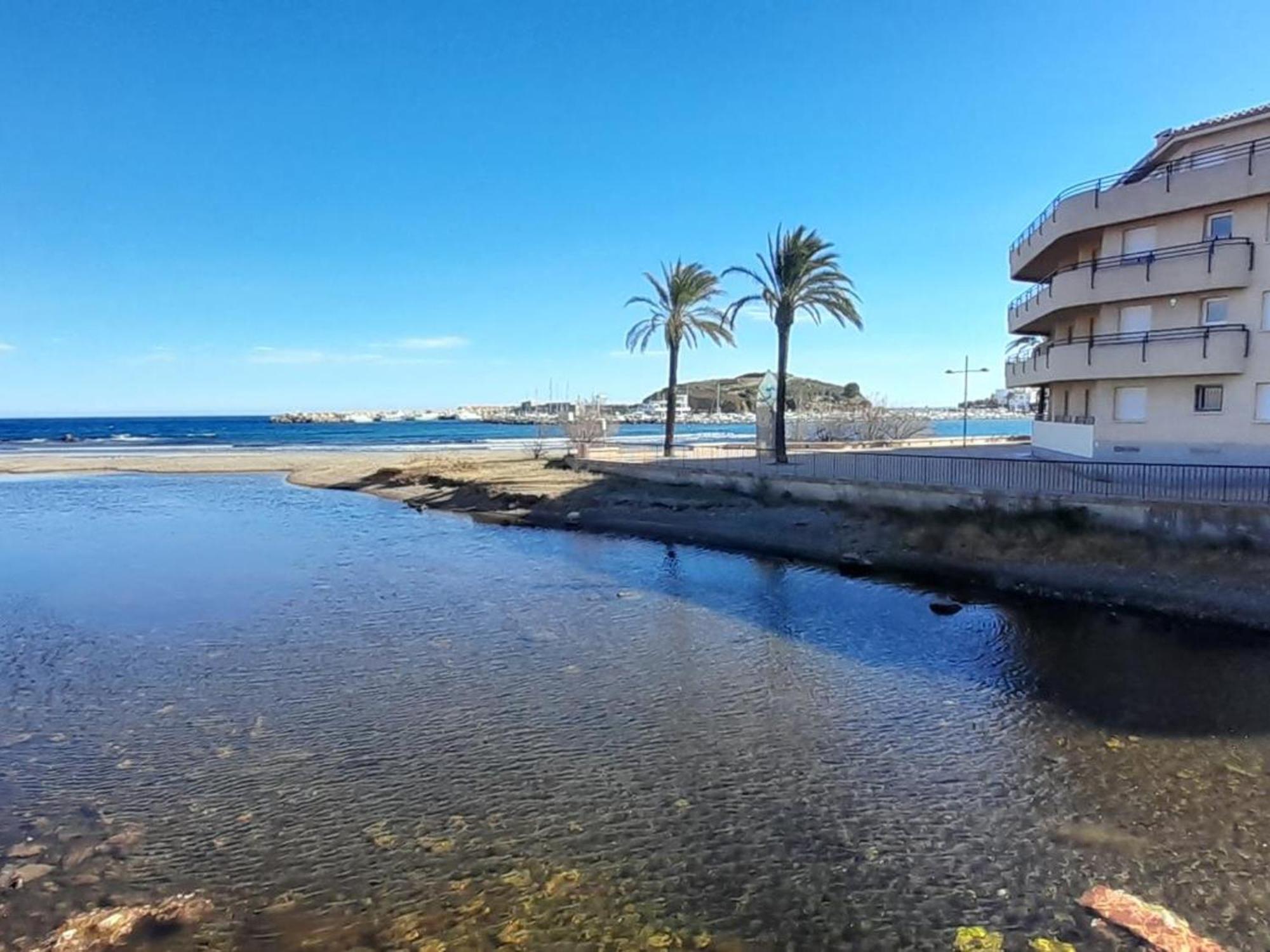 Apartamento En Primera Linea De Playa Con Terraza Y 3 En - Es-170-71 *