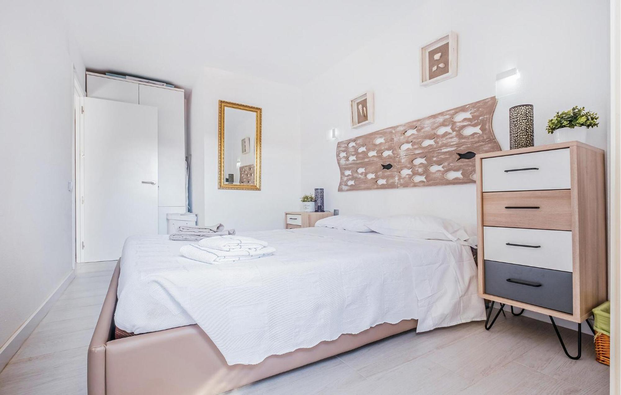 Lovely In Lescala With Kitchen Apartamento